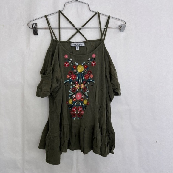 5/$25 almost Famous floral cold shoulder Boho top size small - Picture 1 of 3